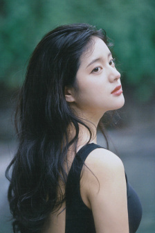 我和年轻的女教师观看